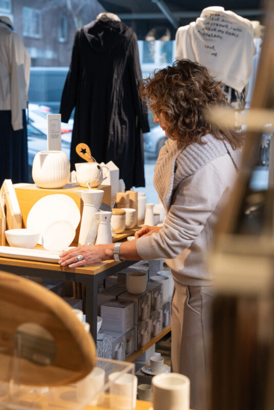 traumwelt, Beverungen, Höxter, Holzminden, Bad Driburg, Brakel, Paderborn, Fashion, Mode, Geschenke, Accessoires, Wohnaccessiores, Bettwäsche, Bettenreinigung, Rädershop, Schuhe, Taschen, Cashmere, Schals, Ania Schierholt, Schmuck, 10days, Japan TKY, Kedziorek, montereggi, marivie, emily van den bergh, Tonno&Panna, Codello, purschoen, cutestuff, TQ Amsterdam, Withblack, Smith&Soul, david Fussenegger